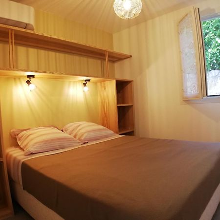 Gites Domaine De La Barnerie Saint Alban Auriolles Room photo
